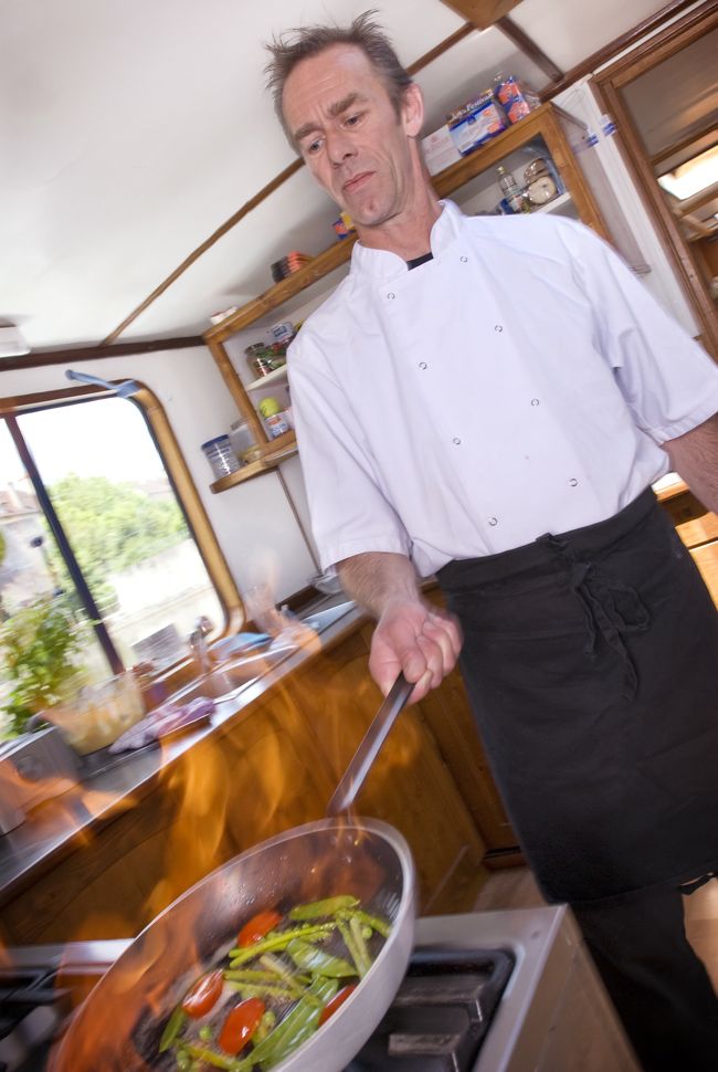CRUCEROS FLUVIALES FRANCIA L ART DE VIVRE CANAL NIVERNAIS OFERTA DESCUENTOS EUROPEAN WATERWAYS CRUCERO DE LUJO CANALES DE FRANCIA BORGOÑA BOURGOGNE HOTEL BARGE ART DE VIVRE GASTRONOMIA FRANCESA CRUCEROS FLUVIALES CANALES DE FRANCIA GASTRONOMIA FRANCESA